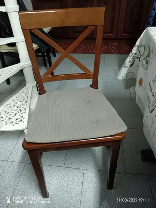 Tavolo da pranzo in legno completo di 6 sedie