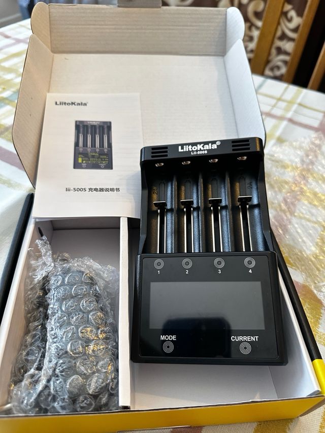 Cargador baterias y pilas