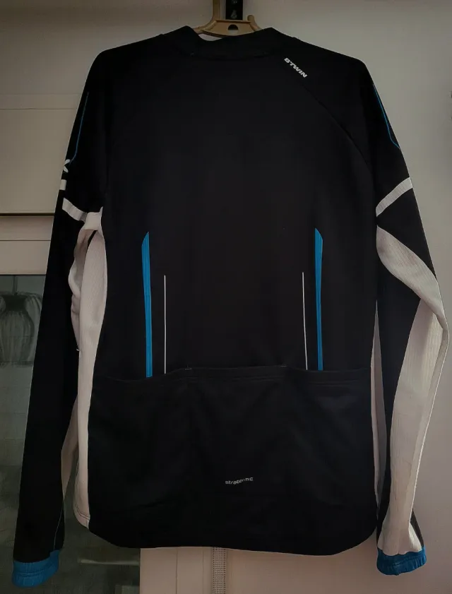 Calções e camisola de ciclismo. Tamanho L. Novo