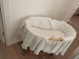 MOISÉS DE MIMBRE CON BALANCÍN MOTHERCARE