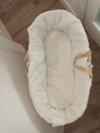 MOISÉS DE MIMBRE CON BALANCÍN MOTHERCARE