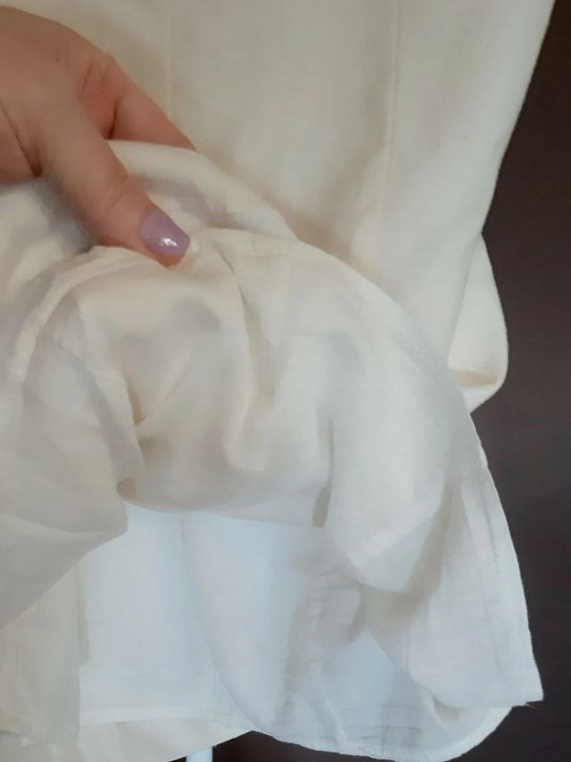 Vestido corto con aplique de flor