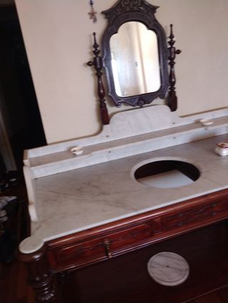 Mueble lavamanos antiguo