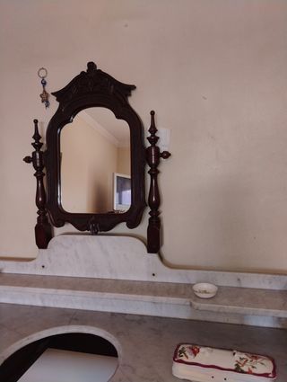 Mueble lavamanos antiguo