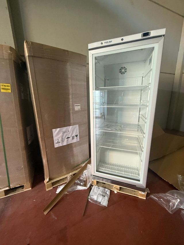 ARMARIO EXPOSITOR PUERTAS DE CRISTAL