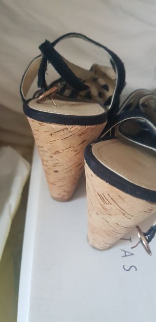 Bonitas sandalias altas