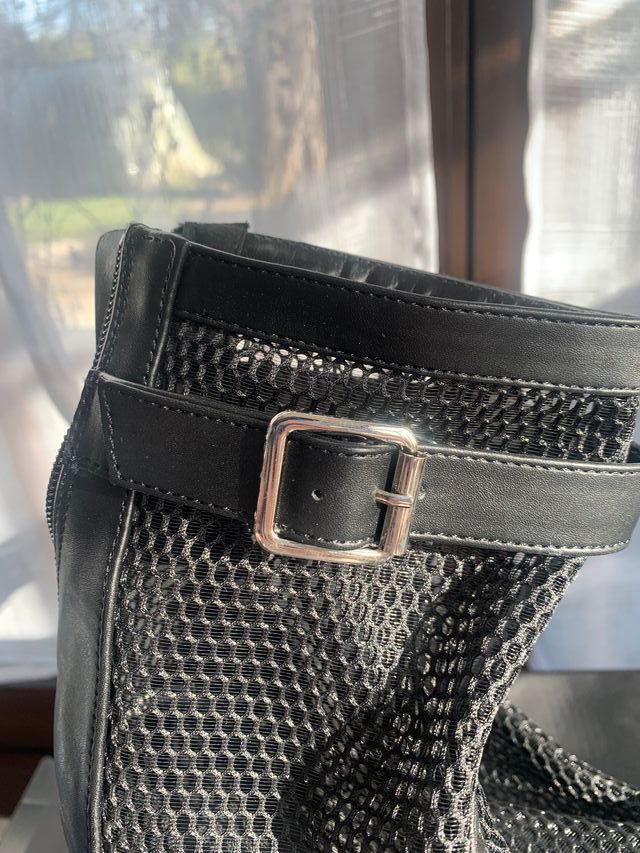 stivaletti a punta inserto a rete