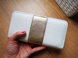 Cartera billetera blanca
