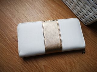 Cartera billetera blanca