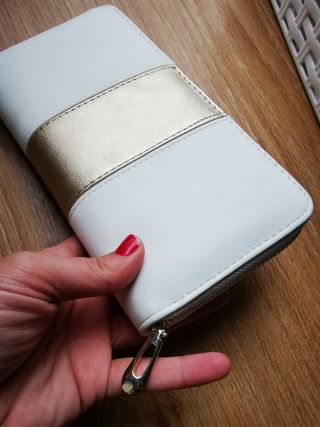 Cartera billetera blanca