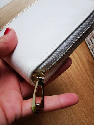 Cartera billetera blanca