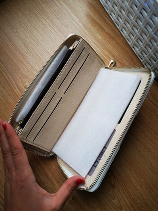 Cartera billetera blanca