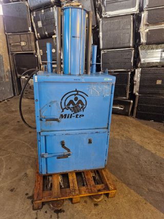 Prensa cartón plástico mil tek