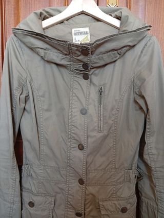 Parka verde caqui Bershka talla XS