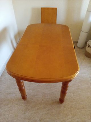 Mesa comedor nueva.