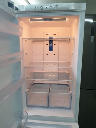 Nevera Indesit 188x60cm con garantía y transporte 