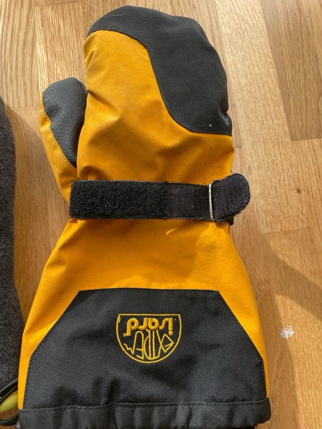 Manoplas Isard Extreme