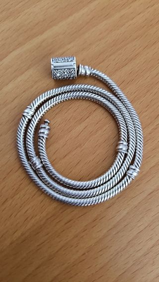 Pulsera, Collar y Charms PANDORA.