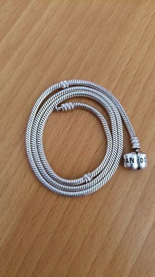 Pulsera, Collar y Charms PANDORA.