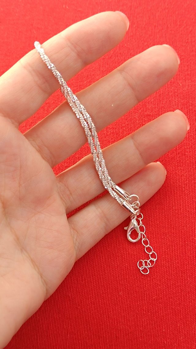 Pulsera plata en cadena
