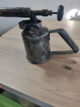 Soplete antiguo restaurado limpiado