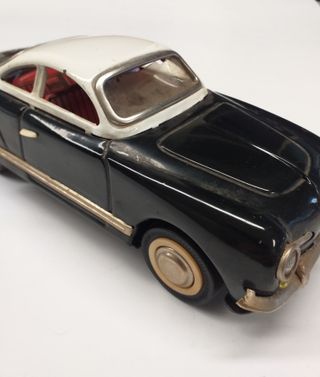 Modellino vintage auto nera in metallo