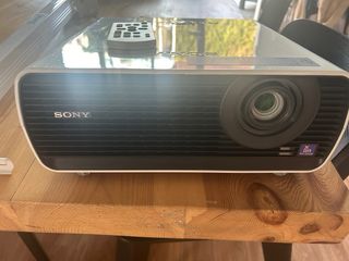 Proyector y equipo multimedia