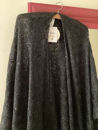 Poncho negro a estrenar