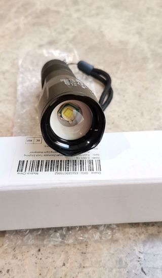 Linterna LED. Metálica, Nueva.