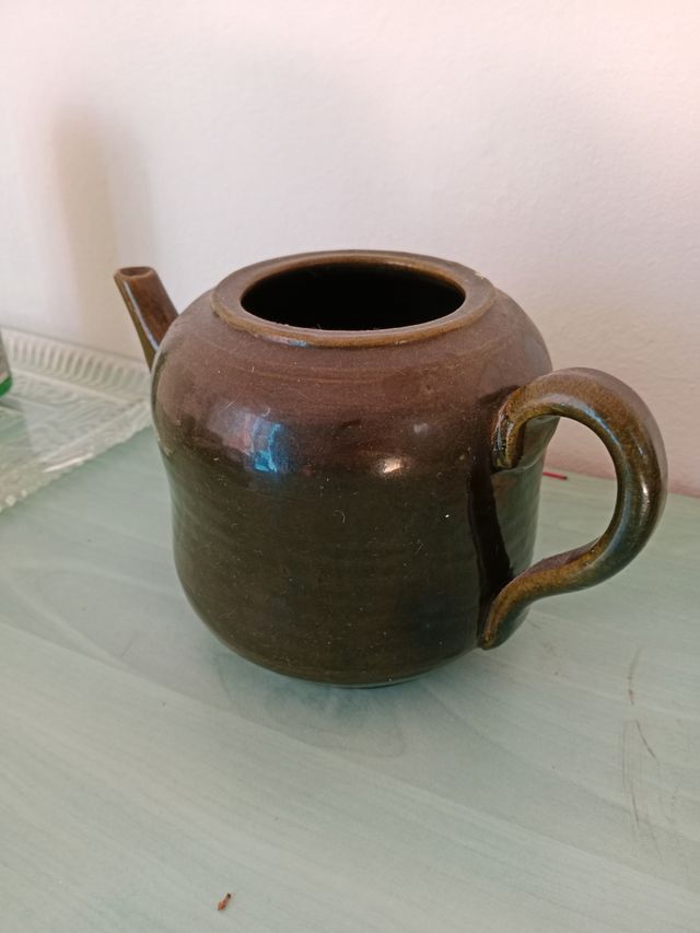 Tetera antigua verde oscuro