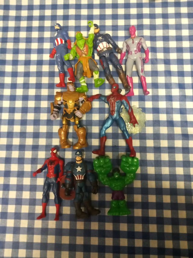 Lote de figuras de superheroes 005