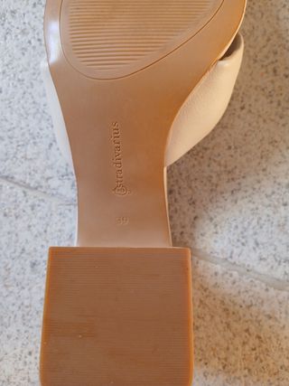 Sandalias Tacón Beige Stradivarius