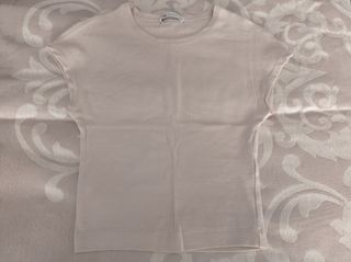 Camiseta chica zara.