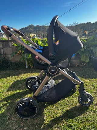 Cochecito bebé Chicco con silla y maxi cosi
