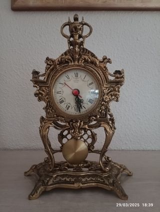 Reloj y candelabros antiguos 