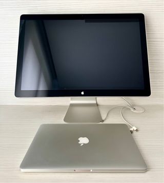 Apple Cinema Displey 24”