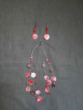 Collar y pendientes color salmón