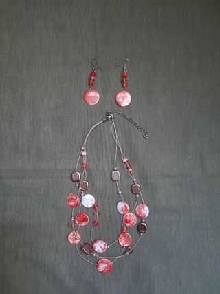 Collar y pendientes color salmón