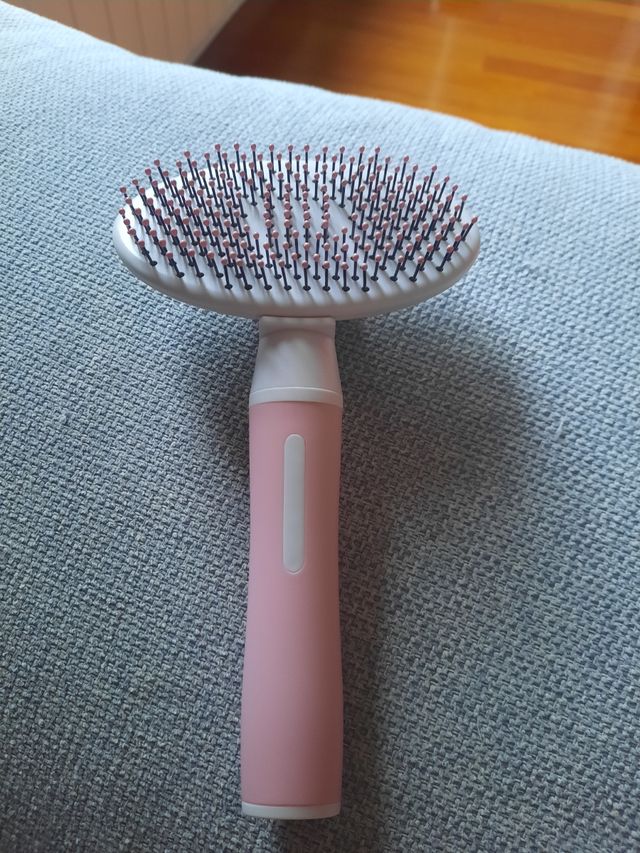 Cepillo para gatos y perros.