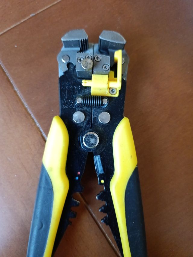 Alicates pelacables Alyco