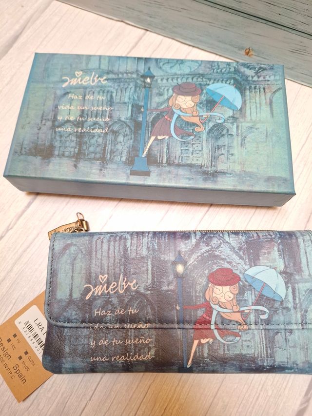 Cartera alargada sin estrenar