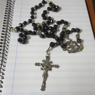 Exiguo Rosario S. XVIII plata y azabache