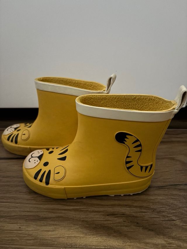 Botas de agua amarillas talla 24