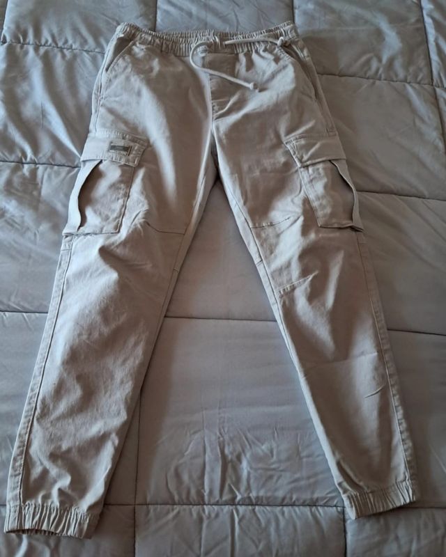 Pantalón cargo