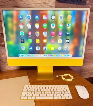 Apple Imac colore giallo quasi nuovo di zecca
