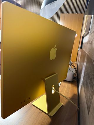 Apple Imac colore giallo quasi nuovo di zecca