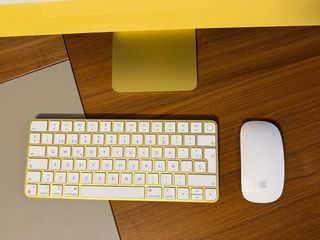 Apple Imac colore giallo quasi nuovo di zecca
