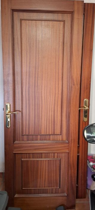 Puertas macizas sapelly