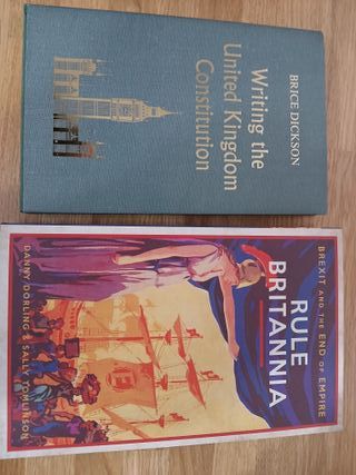 2 libros UK (en inglés)
