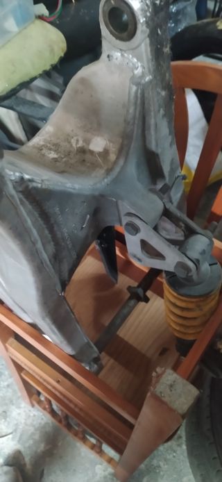 Despiece CBR 954 basculante trasero